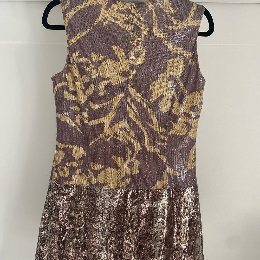 Gold and sequins Mini dress - Picture 2 of 11
